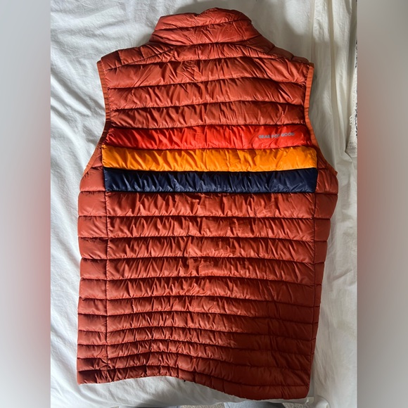 Blending responsibly sourced down with a streamlined design, the Fuego Down Vest - Picture 2 of 6